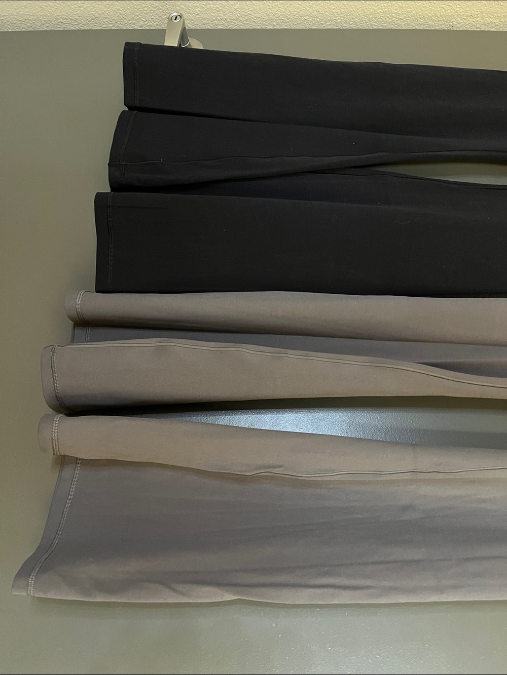 Women's High-Waist Flared Yoga Pants - Picture 4 of 5